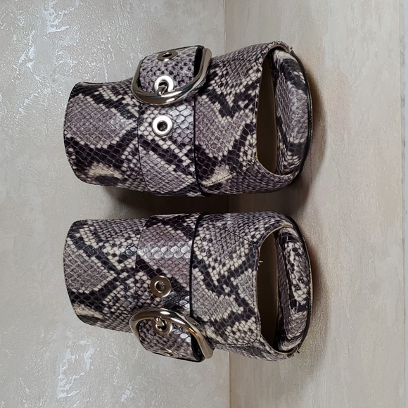 Michael Kors Gray & Cream Leather Reptile Block Heel Mules with Peep Toe Size 6 - Picture 8 of 14